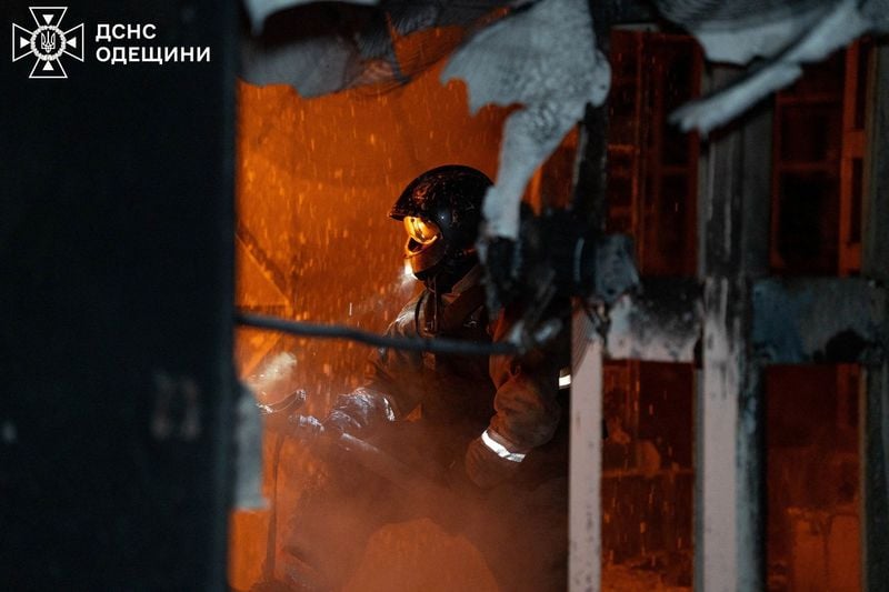 Image for Russian attacks cut power, heating for tens of thousands in southern Ukraine