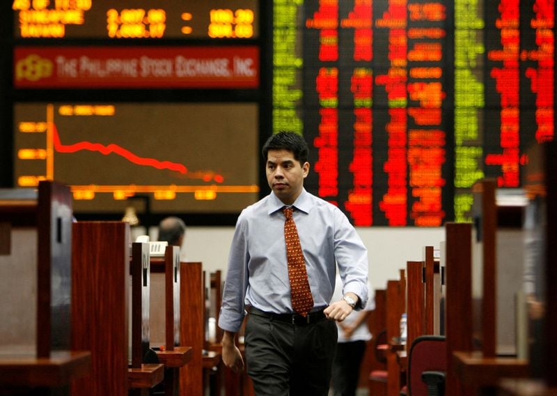 Image for US stocks end mixed, gold jumps amid upbeat IMF forecast, trade tensions