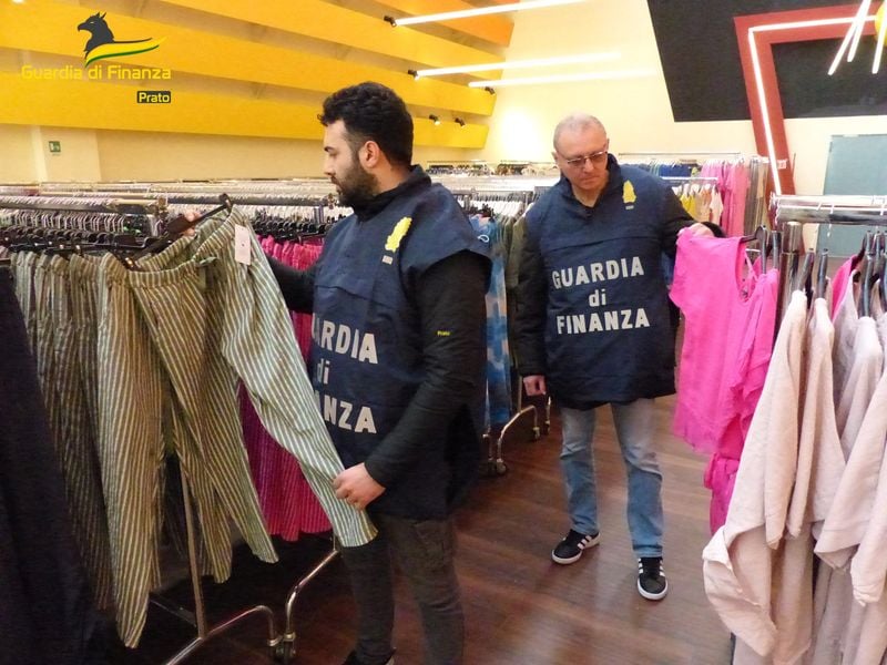Image for Trial of Chinese crime gangs in Italian fashion stalls amid sabotage fears