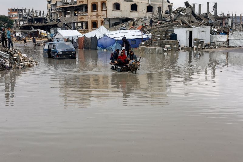 Image for Gazans struggle to retrieve bodies as storms lash war-damaged buildings