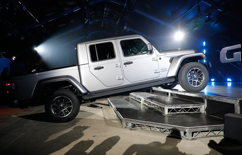 Image for US opens probe into more than 232,000 Chrysler vehicles over instrument panel issue