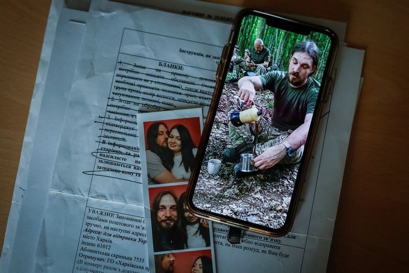 Image for Ukraine struggles to identify thousands of soldiers' remains as relatives ache for news