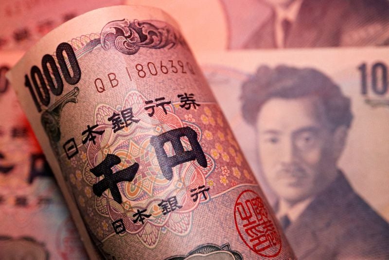 Image for US dollar falters on rate outlook, yen retreats amid Japan uncertainty