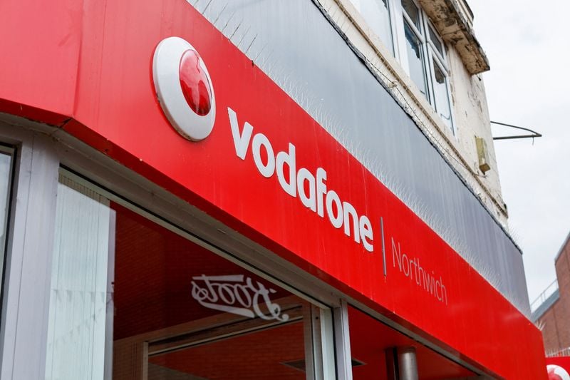 Image for UK mobile companies face mass lawsuit for allegedly overcharging customers
