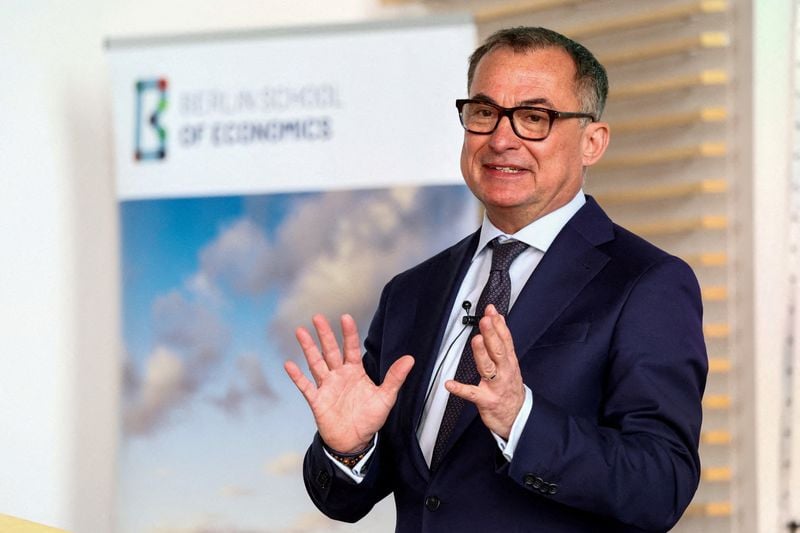 Image for German economy stalling as US tariffs curb exports, Bundesbank says