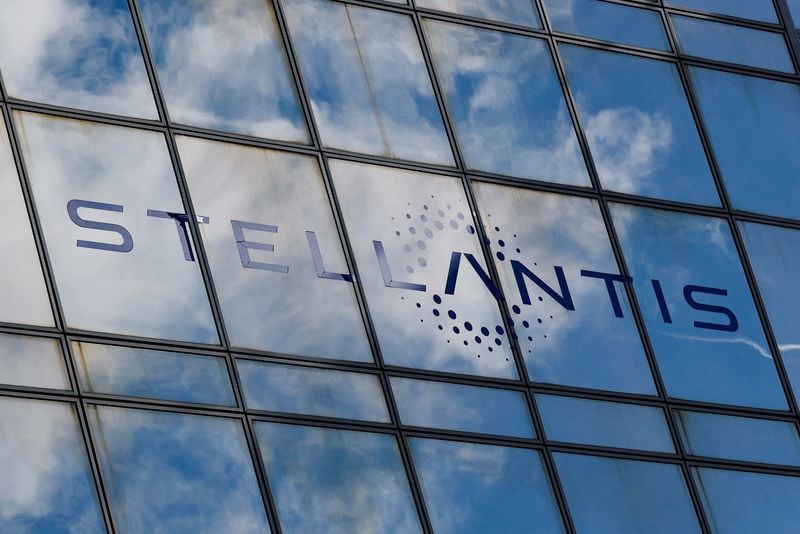 Image for Stellantis to halt production in Poissy and Pomigliano plants due to weak demand