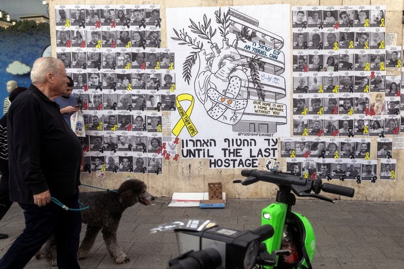 Image for Trump urges Hamas to release hostages in Gaza in what he calls 'last warning'