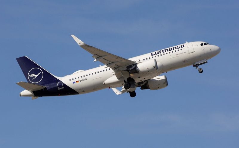 Image for Lufthansa faces possible pilot strike after pension talks fail