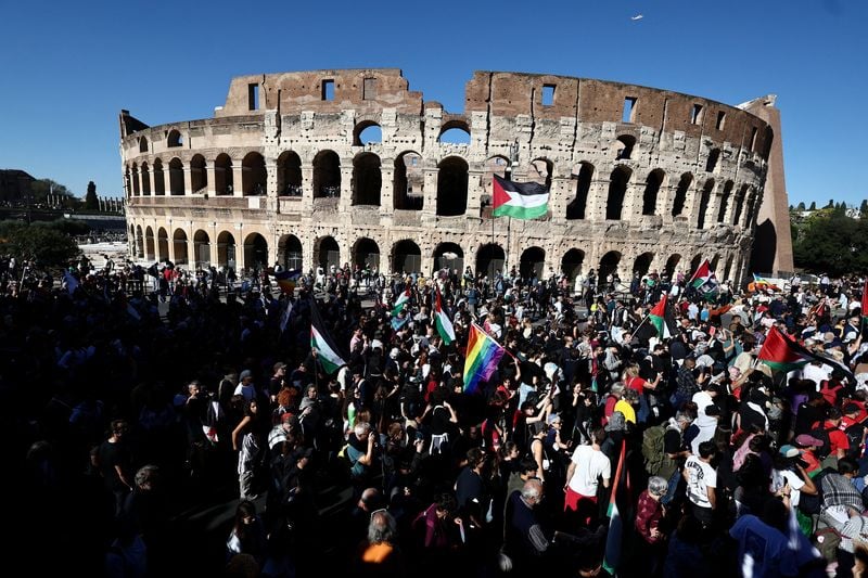 Image for Big crowds, clashes with police on fourth day of Italian pro-Palestinian protests