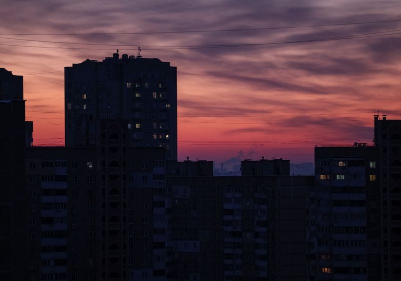 Image for A thousand Kyiv apartment blocks still without heating after Russian strike