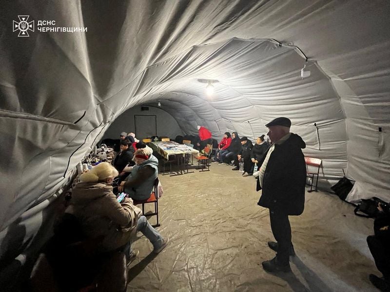 Image for Russian bombardment plunges hundreds of thousands of Ukrainians into blackout