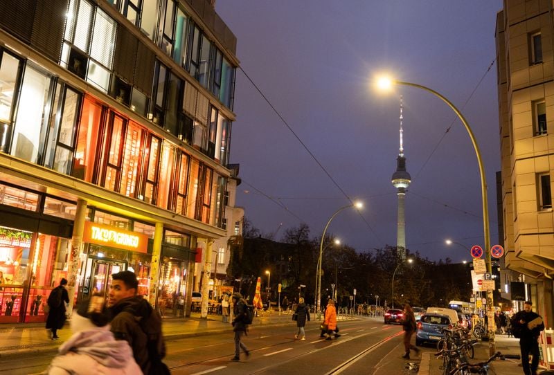 Image for High oil prices due to Israeli strikes on Iran would hurt German economy, DIW says