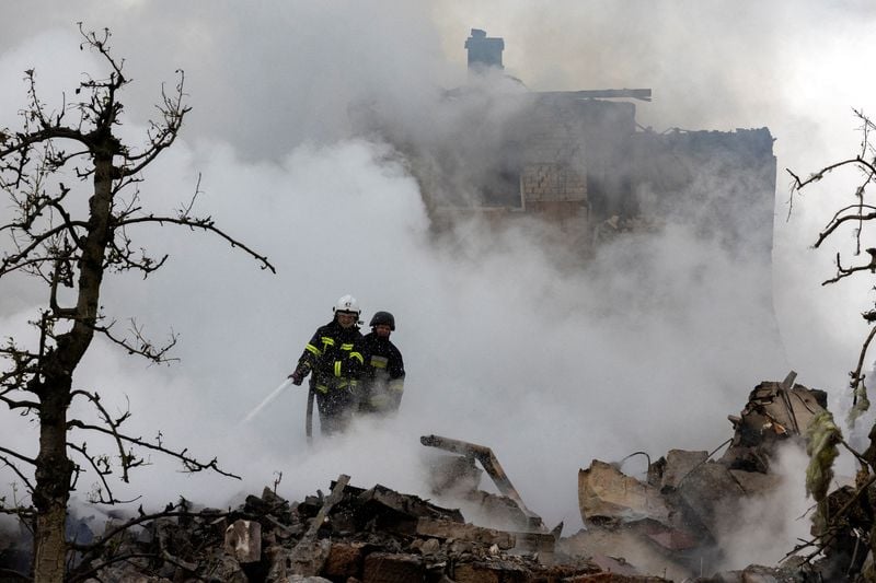 Image for Russia attacks Ukraine for third night in a row, Ukrainian officials say