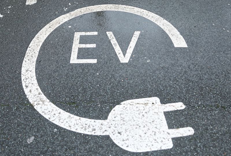 Image for Abandoning EU's 2035 zero-emission car target would risk 1 million jobs, study says