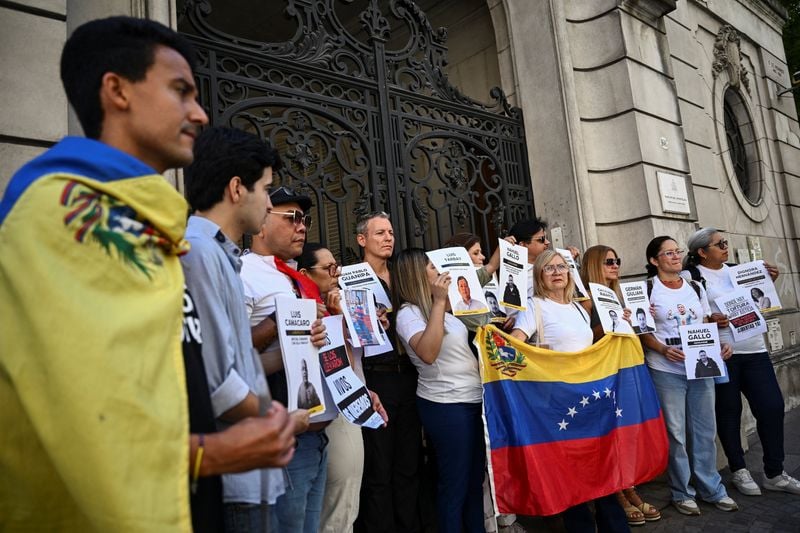 Image for Relatives of Argentine prisoners in Venezuela ask Vatican to intervene for release