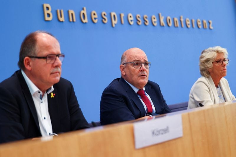 Image for German commission recommends raising minimum wage to 14.60 euros
