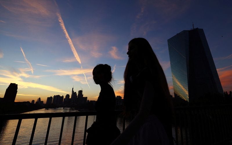 Image for German consumers' pessimism rises amid economic, political concerns, survey shows