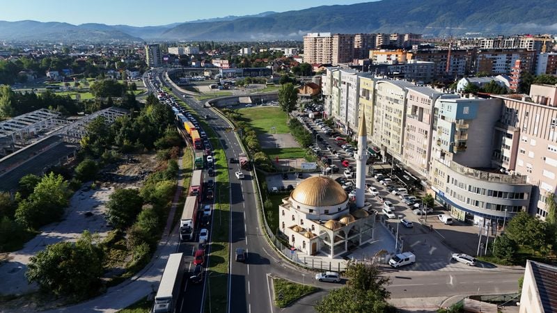 Image for Bosnian truck drivers end blockade as government meets most demands