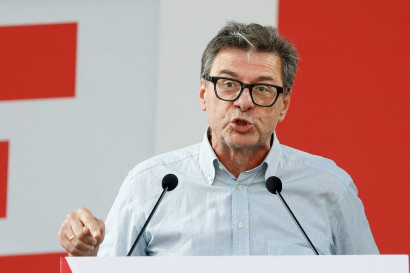 Image for EU gives Italy formal warning over 'golden power' takeover rules