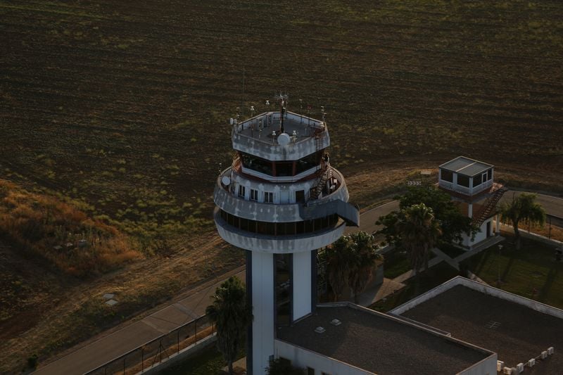 Image for Spain adds Wizz Air to probe of budget airlines over cabin luggage fees