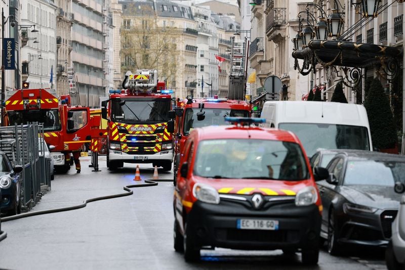 Image for Hundreds evacuated after fire hits luxury Paris hotel
