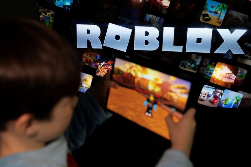 Image for Australia asks for meeting with Roblox after grooming, content complaints