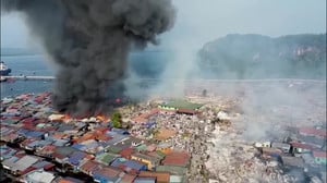 Image for Fire in Malaysia's Sabah destroys 1,000 homes, thousands displaced
