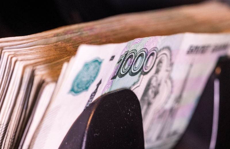 Image for Russian rouble seen falling sharply this year as oil sales fall and deficit rises