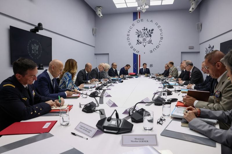 Image for Macron welcomes home two French nationals freed after years in Iran jail