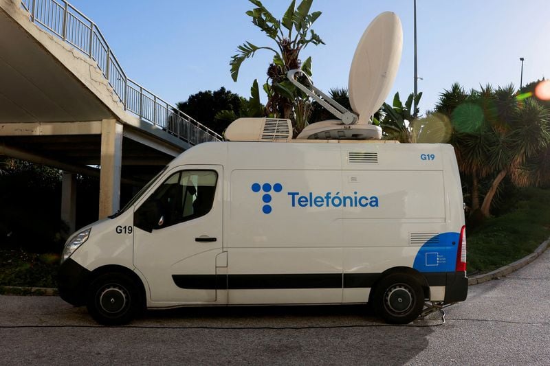 Image for Telefonica sells its Colombian unit to Millicom for $400 million