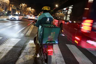 Image for Italy's delivery riders keep winning in court but losing on the streets