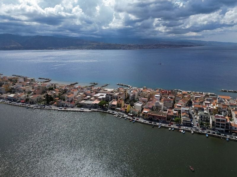 Image for Italy's auditors court rejects Sicily bridge plans, govt vows to fight back