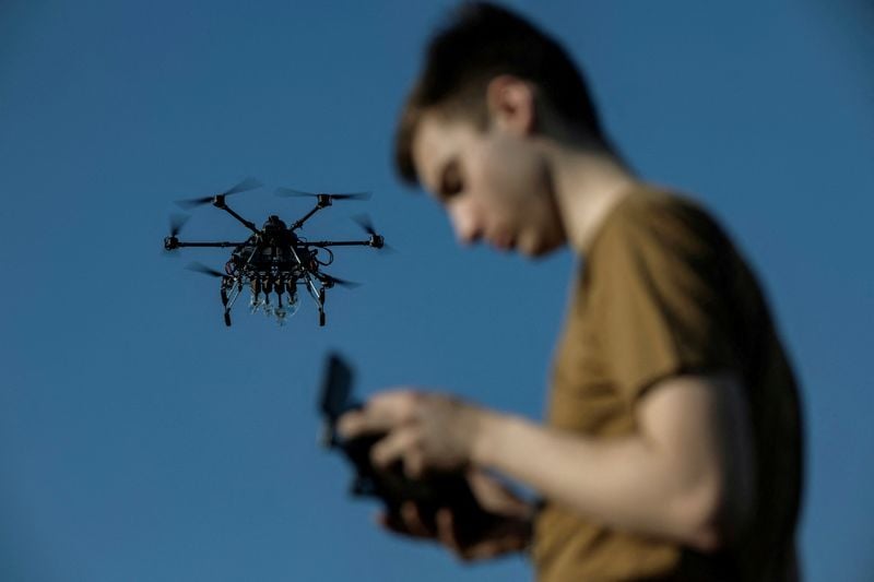 Image for Britain pledges to deliver 100,000 drones to Ukraine by April 2026