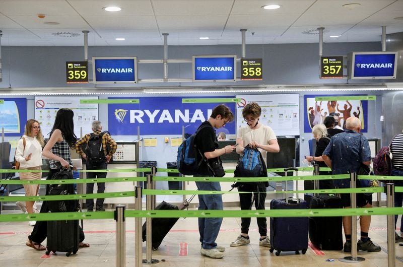 Image for Ryanair cuts capacity in Spain after airport fee hike in move operator calls 'blackmail'