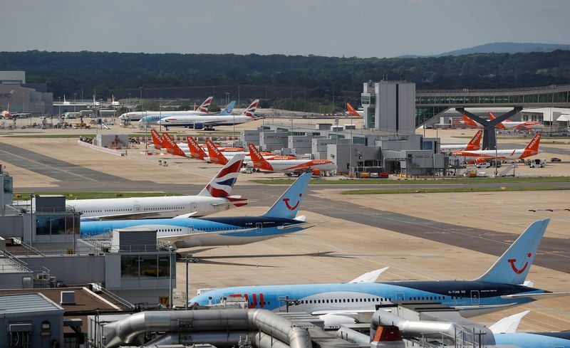 Image for UK airports disrupted by radar fault in air traffic control system