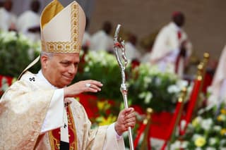 Image for Pope Leo heading back to Rome after outspoken Africa tour