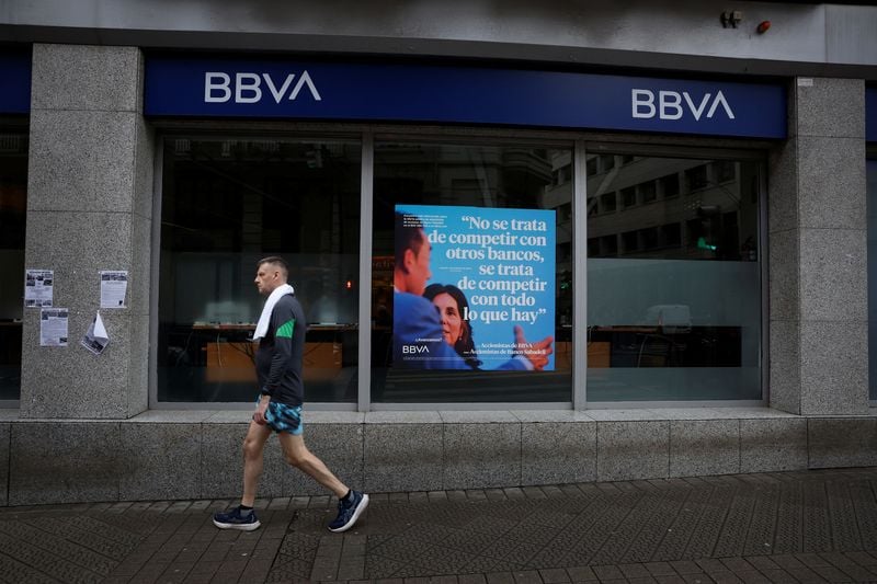 Image for Mexican board member of Sabadell accepts BBVA's bid; board tells investors to reject bid