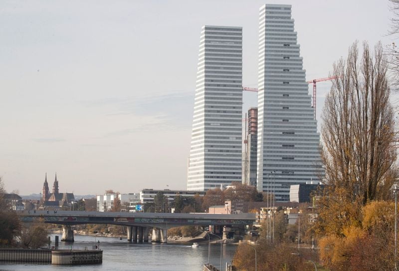 Image for Roche considering selling drugs directly to US patients, CEO says