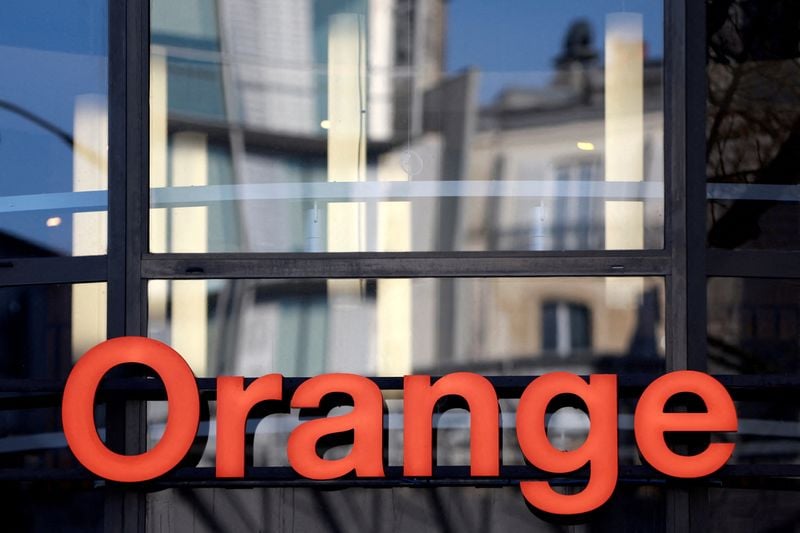 Image for Orange offers 4 billion euros for remaining 50% of Spanish unit, El Confidencial reports