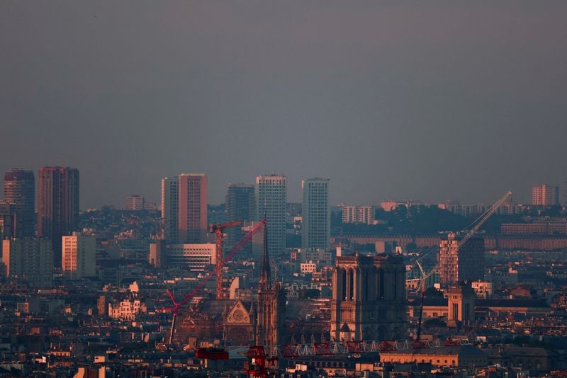 Image for EU auto group pushes hybrids, e-fuels in CO2 emission goal review