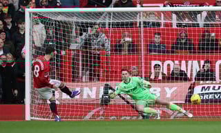 Image for Soccer-Man United climb to third in table with come-from-behind win over Palace