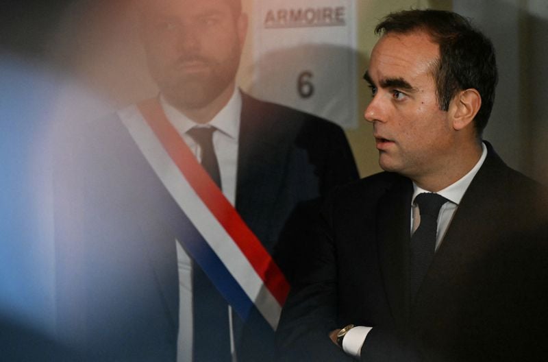 Image for French presidency unveils new cabinet as budget pressure intensifies