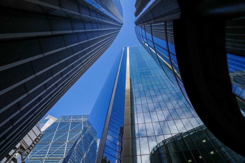 Image for UK business confidence weakens as doubts grow over wider economy