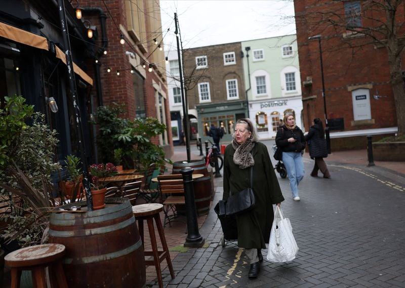 Image for UK economy grew at fastest pace in a year in Q1 before expected slowdown