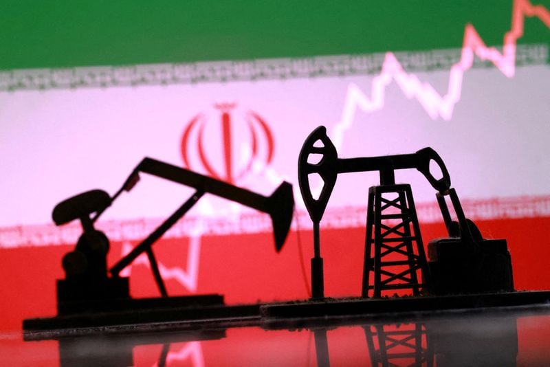 Image for Analysis-Investors cling to shock-absorber trades as Iran war brings economic visibility to zero