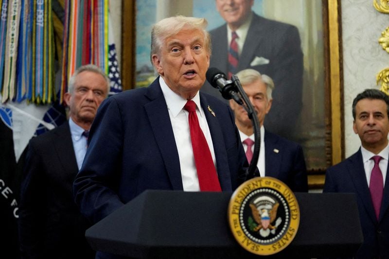 Image for Trump proposes barring Chinese airlines from flying over Russia on US routes