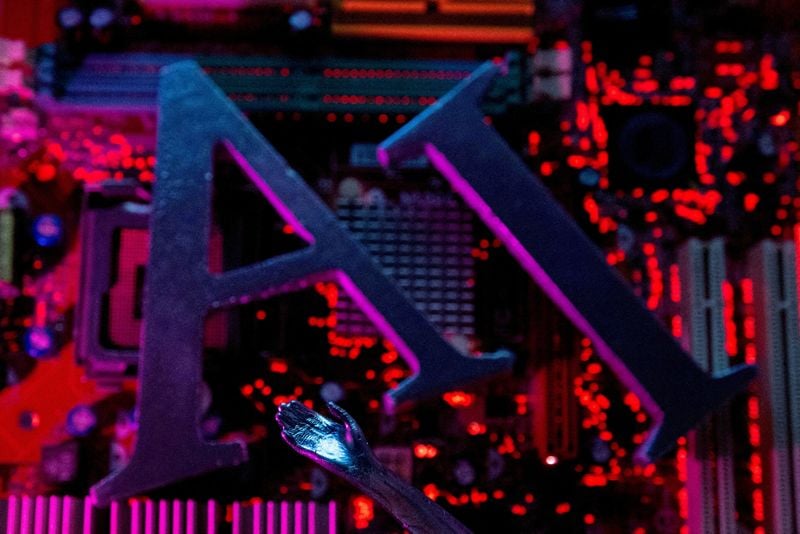 Image for World's central banks are wary of AI and struggling to quit the dollar, survey shows