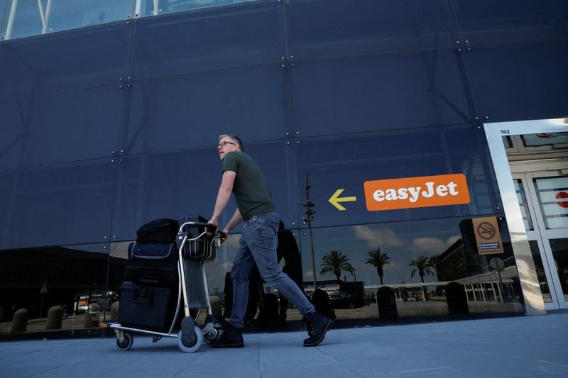 Image for EasyJet warns of bigger first-half loss on Middle East fuel costs, legal bills