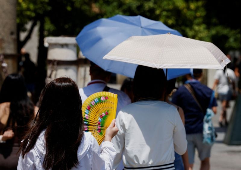 Image for Thousands flee wildfires in Turkey as Europe is hit by early heatwave