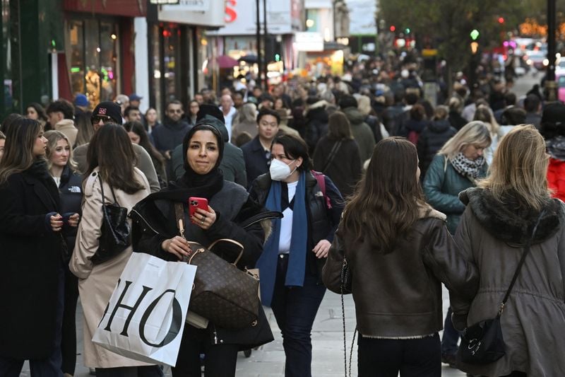 Image for UK consumer sentiment falls as Iran war rages, KPMG says